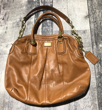 Load image into Gallery viewer, Coach brown medium purse
