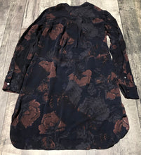 Load image into Gallery viewer, Wilfred navy/burgundy long sleeve 100% silk dress - Hers size XXS
