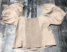 Load image into Gallery viewer, Wayf beige crop blouse - Hers size S
