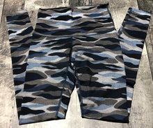 Load image into Gallery viewer, lululemon blue/grey leggings - Hers size 6
