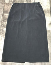 Load image into Gallery viewer, lululemon dark grey mid length skirt - Hers size 8

