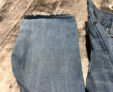Load image into Gallery viewer, Madewell blue high rise dad jeans - Hers size 23
