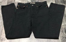 Load image into Gallery viewer, Levis black wedgie straight denim jeans - Hers size 27
