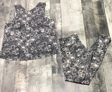 Load image into Gallery viewer, lululemon grey/black athletic set - Hers size top approx S/M leggings size 6

