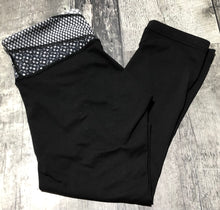 Load image into Gallery viewer, lululemon black/white cropped leggings - Hers size 6
