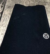 Load image into Gallery viewer, lululemon navy mid rise cropped leggings - Hers size 6
