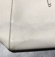 Load image into Gallery viewer, Kate Spade cream purse
