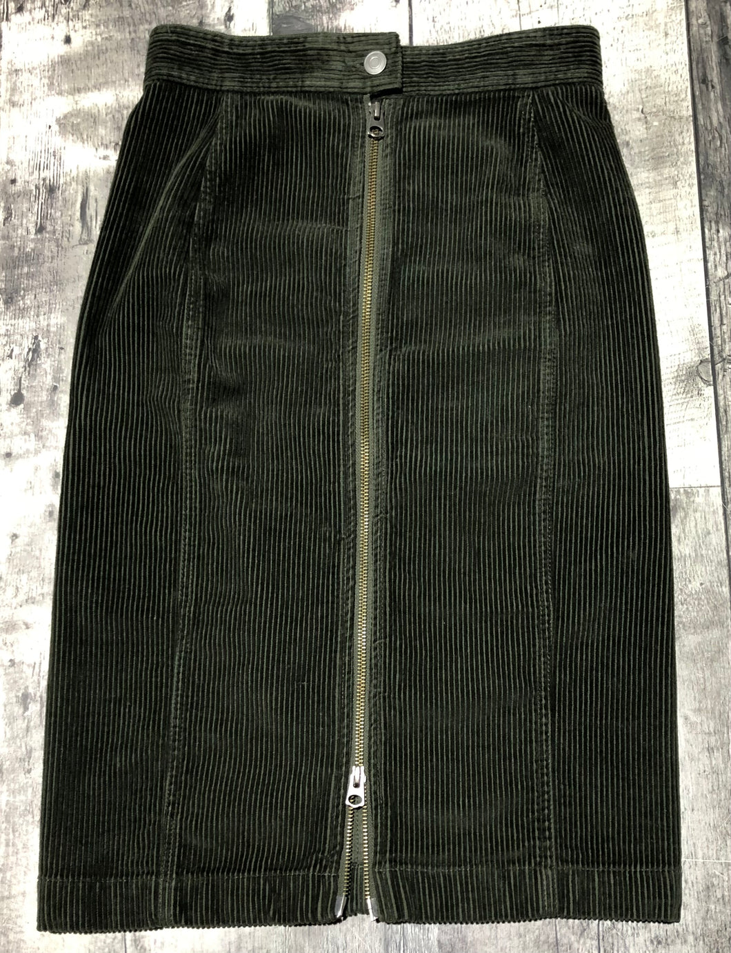 Wilfred Free green mid length corduroy skirt - Hers size 2