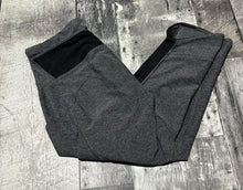 Load image into Gallery viewer, lululemon grey/black cropped leggings - Hers size approx S
