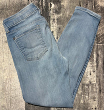Load image into Gallery viewer, 7 for all mankind light blue mid rise skinny jeans - Hers size 26
