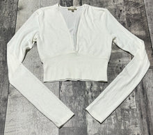 Load image into Gallery viewer, Wilfred Free white crop top long sleeve - Hers size XXS
