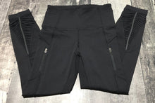 Load image into Gallery viewer, lululemon black leggings - Hers size approx S
