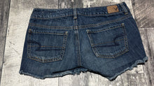 Load image into Gallery viewer, American Eagle blue/floral low rise shorts - Hers size 4
