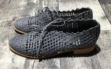 Load image into Gallery viewer, Stuart Weitzman blue shoes - Hers size 9.5
