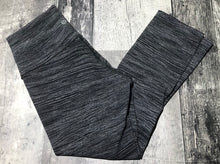 Load image into Gallery viewer, lululemon black/white crop leggings - Hers size 4

