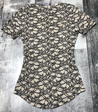Load image into Gallery viewer, Babaton black/cream shirt - Hers size XXS
