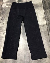 Load image into Gallery viewer, lululemon navy crop leggings - Hers size 4
