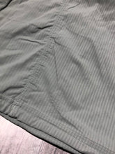 Load image into Gallery viewer, lululemon sage green capri pants - Hers size 4
