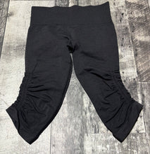 Load image into Gallery viewer, lululemon dark grey cropped legging - Hers size 6
