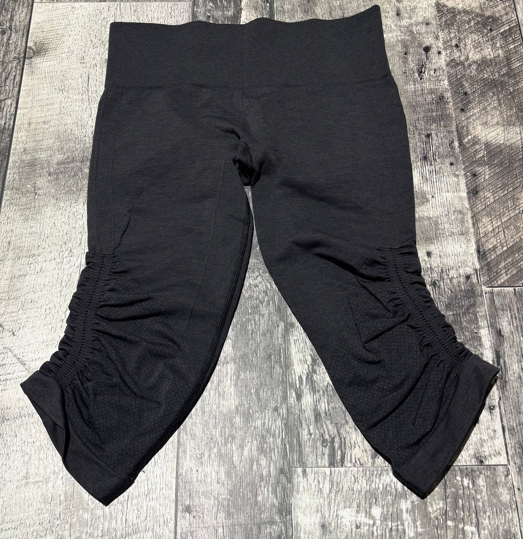 lululemon dark grey cropped legging - Hers size 6