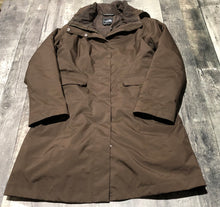 Load image into Gallery viewer, The North Face brown winter coat - Hers size M
