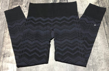 Load image into Gallery viewer, lululemon black/navy leggings - Hers size approx S
