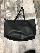 Load image into Gallery viewer, Michael Kors black large purse
