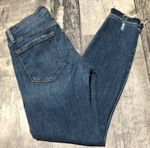 Load image into Gallery viewer, Frame blue mid rise crop skinny jeans - Hers size 25
