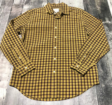 Load image into Gallery viewer, American Eagle yellow/black/red button up - His size M

