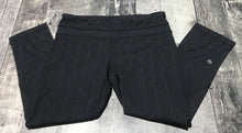 Load image into Gallery viewer, lululemon black capri leggings - Hers size 6
