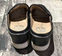 Load image into Gallery viewer, Wishbone black/silver slip on wedge - Hers size 6
