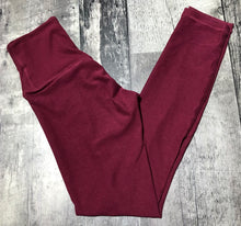 Load image into Gallery viewer, TNA burgundy high rise leggings - Hers size 2XS
