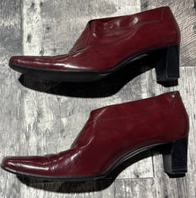 Load image into Gallery viewer, Arnold Churgin dark red heel - hers size 38.5
