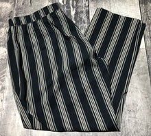 Load image into Gallery viewer, MPG black/cream mid rise pants - Hers size XL
