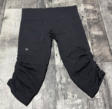 Load image into Gallery viewer, lululemon dark grey capris - Hers size approx 8
