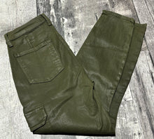 Load image into Gallery viewer, 7 for all mankind green high rise pants - Hers size 29
