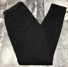 Load image into Gallery viewer, 7 for all mankind black mid rise skinny ankle jeans - Hers size 26

