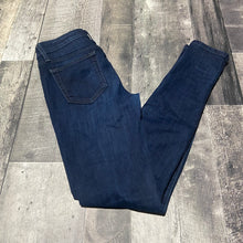 Load image into Gallery viewer, Joe’s blue jeans - Hers size 27
