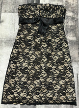 Load image into Gallery viewer, White House Black Market black/cream lace dress - Hers size 4
