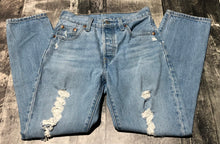 Load image into Gallery viewer, Levis blue high rise ripped jeans - Hers size 23
