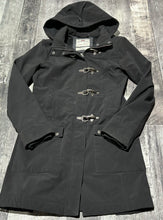 Load image into Gallery viewer, Roots black coat - Hers size M
