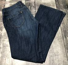 Load image into Gallery viewer, Mavi blue low rise bootcut jeans - Hers size 29
