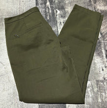 Load image into Gallery viewer, lululemon green mid rise pants - Hers size approx S
