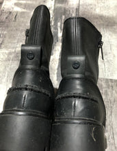 Load image into Gallery viewer, UGG black boots - Hers size 8
