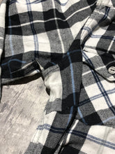 Load image into Gallery viewer, TNA white/black/blue button up plaid - Hers size M
