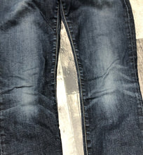 Load image into Gallery viewer, Frame dark blue high rise skinny jeans - Hers size 25
