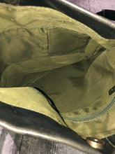 Load image into Gallery viewer, Matt &amp; Nat black purse

