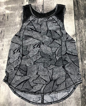 Load image into Gallery viewer, lululemon black/white athletic tank top - Hers size approx S

