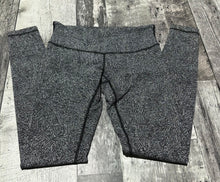 Load image into Gallery viewer, lululemon white/black leggings - Hers size 6
