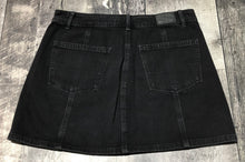 Load image into Gallery viewer, American Eagle black mini denim skirt - Hers size 8
